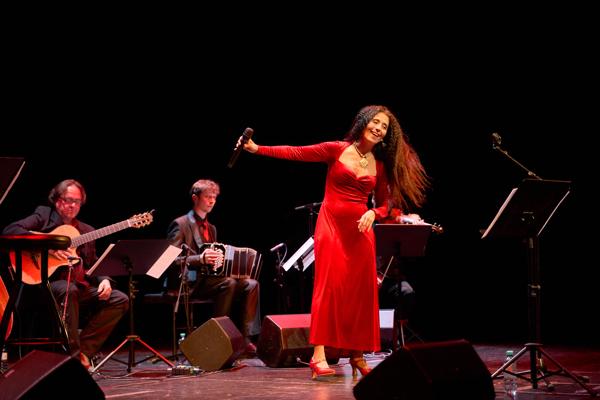 Timna Brauer & das Vienna Tango Quintet im Theater Akzent. 21. Internationales Akkordeonfestival. Wien, Österreich. 2. März 2020.