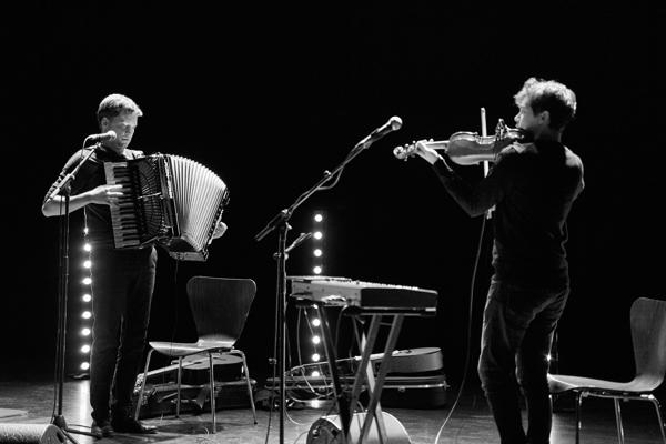 Philipp Lingg & Band im Dschungel Wien. 23. Internationales Akkordeon Festival 2022. Wien, Österreich. 5. März 2022. Foto: Nico Kaiser