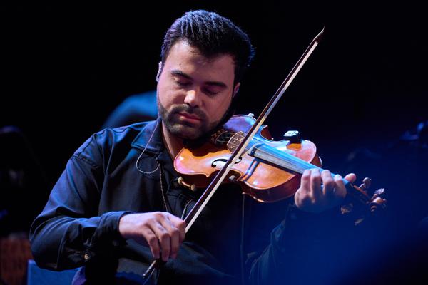 Shakir Davudov (Violine) beim Konzert mit Anvar Sadigov & Qaytagi am Dienstag, 28. Februar 2023 im Rahmen des 24. Internationalen Akkordeon Festivals 2023 im Porgy & Bess in Wien.