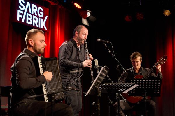 Goran Bojčevski Trio am Montag, 6. März 2023 im Rahmen des 24. Internationalen Akkordeon Festivals 2023 in der Sargfabrik in Wien.