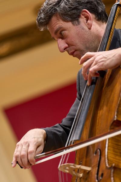 Florian Berner (Cello) zusammen mit Miloš Todorovski und dem Hugo Wolf Quartett am Mittwoch, 15. März 2023 im Rahmen des 24. Internationalen Akkordeon Festivals 2023 im Ehrbar Saal in Wien.