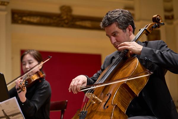 Subin Lee (Viola) und Florian Berner (Cello) zusammen mit Miloš Todorovski und dem Hugo Wolf Quartett am Mittwoch, 15. März 2023 im Rahmen des 24. Internationalen Akkordeon Festivals 2023 im Ehrbar Saal in Wien.