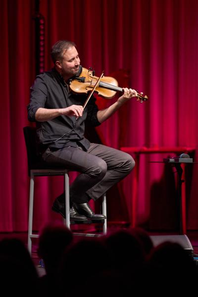 Nikola Zarić (Akkordeon) und Efe Turumtay (Violine) am Samstag, 4. März 2023 im Rahmen des 24. Internationalen Akkordeon Festivals 2023 im Lorely Saal in Wien.