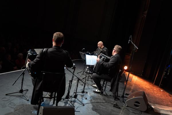 Motion Trio am Sonntag, 25. Februar 2024 im Rahmen des 25. Internationalen Akkordeon Festivals 2024 im Stadtsaal in Wien.