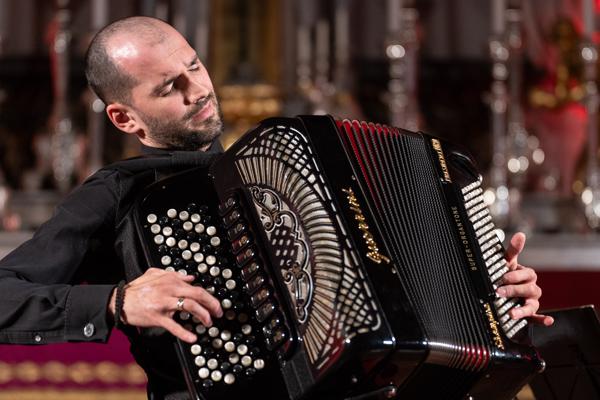 Nikola Zarić Quintett am Dienstag, 12. März 2024 im Rahmen des 25. Internationalen Akkordeonfestivals 2024 im Wiener Hofburgkapelle in Wien.